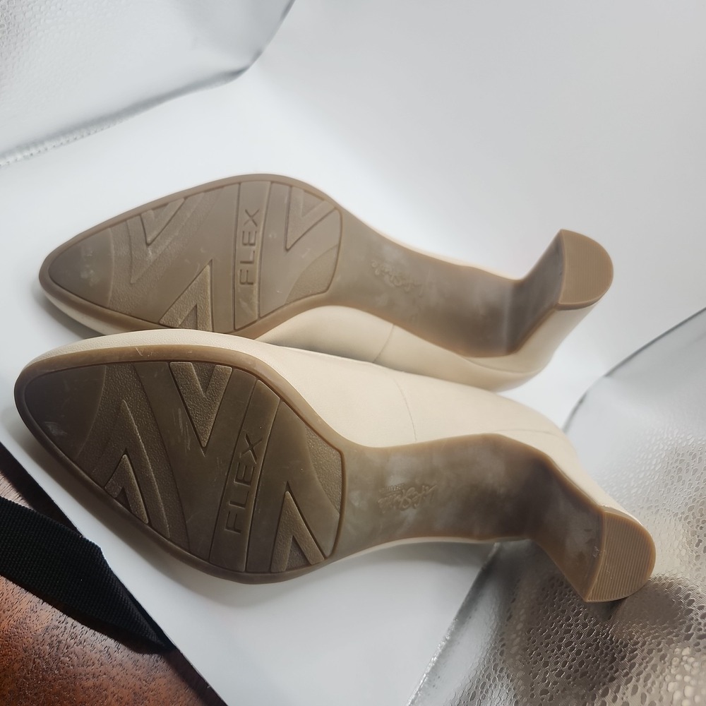 Excellent Condition Lifestride Flex light Beige Pump SZ 7M - Picture 5 of 9